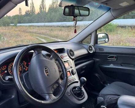 Чорний Кіа Каренс, об'ємом двигуна 2 л та пробігом 142 тис. км за 8700 $, фото 5 на Automoto.ua