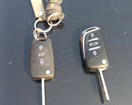 Черный Киа Каренс, объемом двигателя 2 л и пробегом 240 тыс. км за 6750 $, фото 11 на Automoto.ua