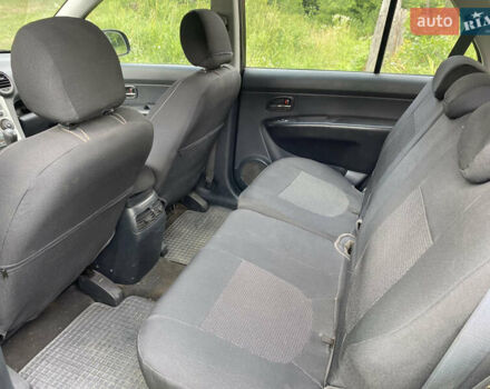 Чорний Кіа Каренс, об'ємом двигуна 2 л та пробігом 674 тис. км за 10000 $, фото 1 на Automoto.ua