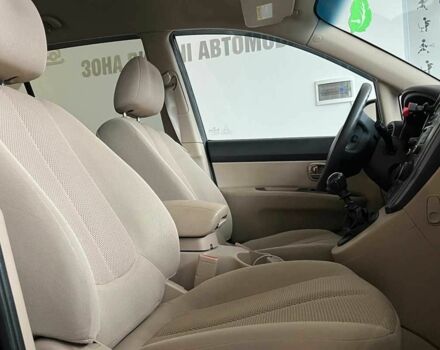 Черный Киа Каренс, объемом двигателя 1.6 л и пробегом 269 тыс. км за 7500 $, фото 8 на Automoto.ua