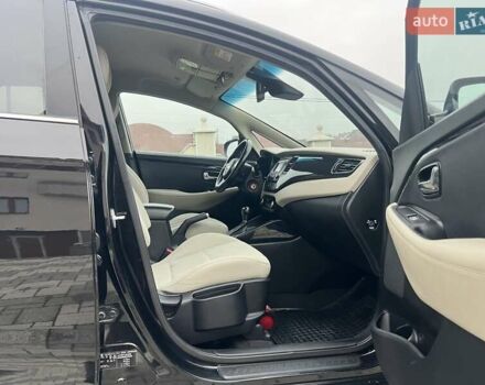 Черный Киа Каренс, объемом двигателя 1.69 л и пробегом 179 тыс. км за 10950 $, фото 95 на Automoto.ua