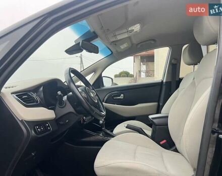 Черный Киа Каренс, объемом двигателя 1.69 л и пробегом 179 тыс. км за 10950 $, фото 65 на Automoto.ua