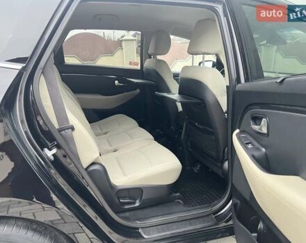 Черный Киа Каренс, объемом двигателя 1.69 л и пробегом 179 тыс. км за 10950 $, фото 109 на Automoto.ua