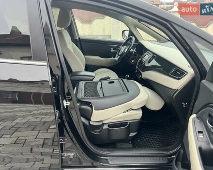 Черный Киа Каренс, объемом двигателя 1.69 л и пробегом 179 тыс. км за 10950 $, фото 142 на Automoto.ua