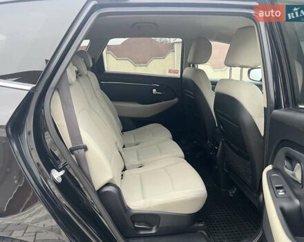 Черный Киа Каренс, объемом двигателя 1.69 л и пробегом 179 тыс. км за 10950 $, фото 104 на Automoto.ua