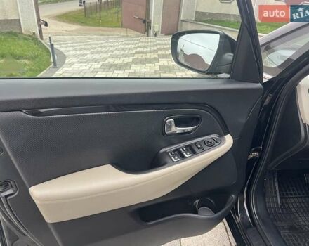 Черный Киа Каренс, объемом двигателя 1.69 л и пробегом 179 тыс. км за 10950 $, фото 73 на Automoto.ua