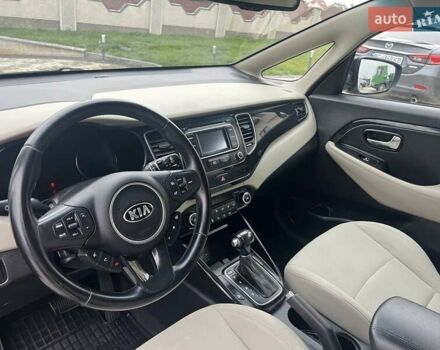 Черный Киа Каренс, объемом двигателя 1.69 л и пробегом 179 тыс. км за 10950 $, фото 117 на Automoto.ua