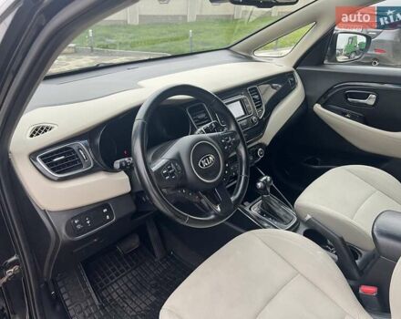 Черный Киа Каренс, объемом двигателя 1.69 л и пробегом 179 тыс. км за 10950 $, фото 121 на Automoto.ua