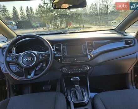 Черный Киа Каренс, объемом двигателя 1.69 л и пробегом 220 тыс. км за 12800 $, фото 3 на Automoto.ua
