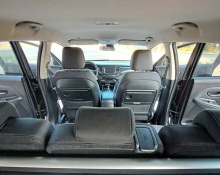 Черный Киа Каренс, объемом двигателя 1.69 л и пробегом 220 тыс. км за 12800 $, фото 16 на Automoto.ua