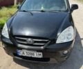 Черный Киа Каренс, объемом двигателя 2 л и пробегом 235 тыс. км за 5600 $, фото 1 на Automoto.ua