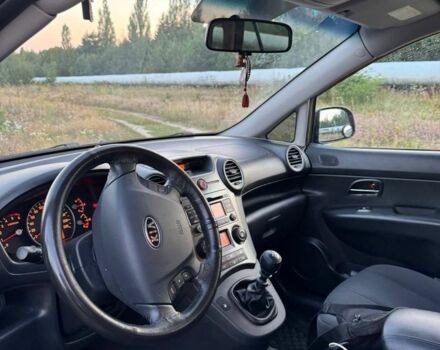 Черный Киа Каренс, объемом двигателя 2 л и пробегом 142 тыс. км за 8700 $, фото 6 на Automoto.ua