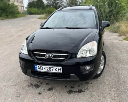 Черный Киа Каренс, объемом двигателя 2 л и пробегом 225 тыс. км за 5650 $, фото 1 на Automoto.ua