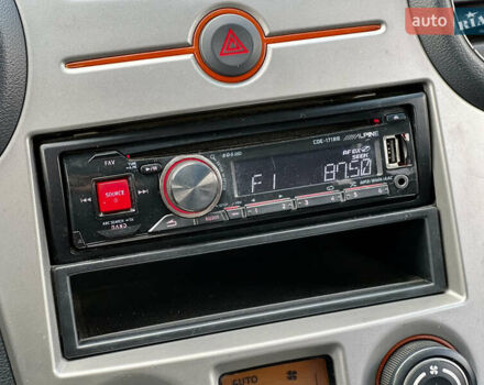 Фиолетовый Киа Каренс, объемом двигателя 2 л и пробегом 180 тыс. км за 6400 $, фото 15 на Automoto.ua