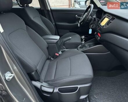 Коричневый Киа Каренс, объемом двигателя 1.7 л и пробегом 202 тыс. км за 10950 $, фото 31 на Automoto.ua