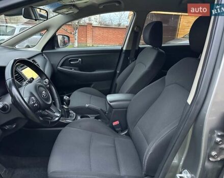 Коричневый Киа Каренс, объемом двигателя 1.7 л и пробегом 202 тыс. км за 10950 $, фото 35 на Automoto.ua