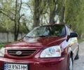 Красный Киа Каренс, объемом двигателя 2 л и пробегом 319 тыс. км за 4500 $, фото 1 на Automoto.ua
