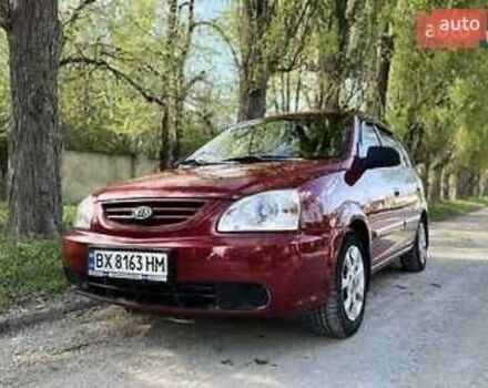 Красный Киа Каренс, объемом двигателя 2 л и пробегом 319 тыс. км за 4500 $, фото 5 на Automoto.ua