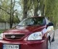 Красный Киа Каренс, объемом двигателя 2 л и пробегом 319 тыс. км за 4500 $, фото 1 на Automoto.ua