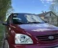 Красный Киа Каренс, объемом двигателя 2 л и пробегом 319 тыс. км за 4500 $, фото 2 на Automoto.ua