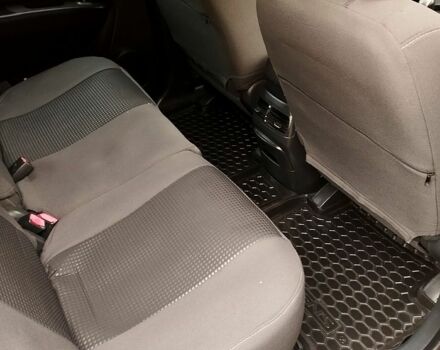 Красный Киа Каренс, объемом двигателя 2 л и пробегом 260 тыс. км за 5800 $, фото 13 на Automoto.ua