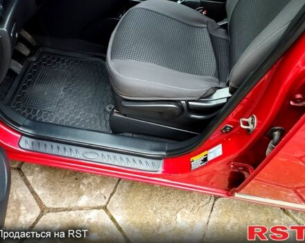 Красный Киа Каренс, объемом двигателя 2 л и пробегом 260 тыс. км за 5800 $, фото 11 на Automoto.ua