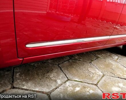 Красный Киа Каренс, объемом двигателя 2 л и пробегом 260 тыс. км за 5800 $, фото 7 на Automoto.ua