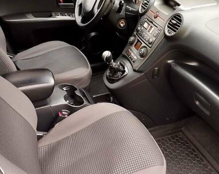 Червоний Кіа Каренс, об'ємом двигуна 2 л та пробігом 260 тис. км за 5800 $, фото 21 на Automoto.ua