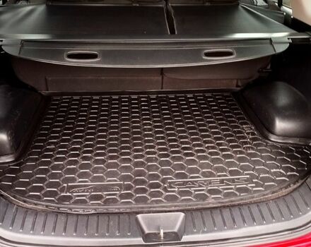 Красный Киа Каренс, объемом двигателя 2 л и пробегом 260 тыс. км за 5800 $, фото 9 на Automoto.ua