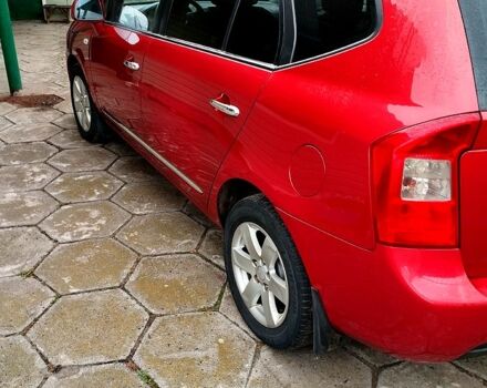 Красный Киа Каренс, объемом двигателя 2 л и пробегом 260 тыс. км за 5800 $, фото 6 на Automoto.ua