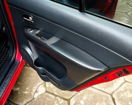 Красный Киа Каренс, объемом двигателя 2 л и пробегом 260 тыс. км за 5800 $, фото 12 на Automoto.ua