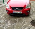 Красный Киа Каренс, объемом двигателя 2 л и пробегом 260 тыс. км за 5800 $, фото 4 на Automoto.ua