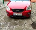 Червоний Кіа Каренс, об'ємом двигуна 2 л та пробігом 260 тис. км за 5800 $, фото 17 на Automoto.ua