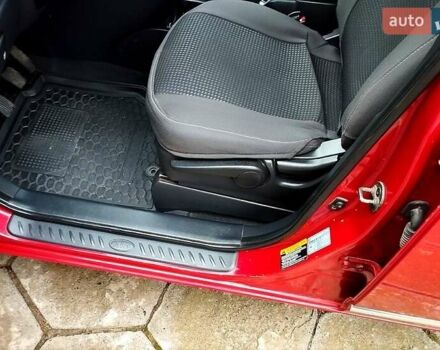 Червоний Кіа Каренс, об'ємом двигуна 2 л та пробігом 260 тис. км за 5800 $, фото 24 на Automoto.ua