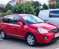 Красный Киа Каренс, объемом двигателя 2 л и пробегом 294 тыс. км за 5200 $, фото 1 на Automoto.ua