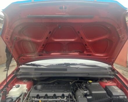 Красный Киа Каренс, объемом двигателя 2 л и пробегом 193 тыс. км за 5800 $, фото 2 на Automoto.ua