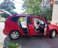 Красный Киа Каренс, объемом двигателя 2 л и пробегом 294 тыс. км за 5200 $, фото 9 на Automoto.ua