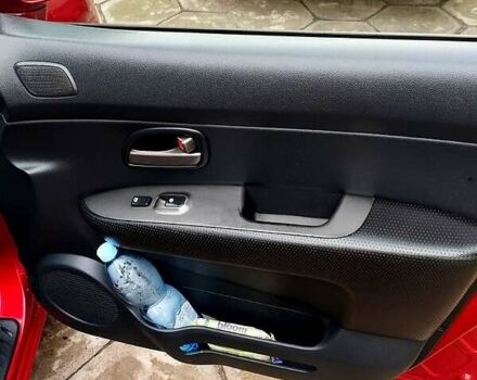 Красный Киа Каренс, объемом двигателя 2 л и пробегом 260 тыс. км за 5800 $, фото 1 на Automoto.ua