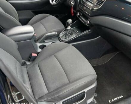 Киа Каренс, объемом двигателя 1.7 л и пробегом 210 тыс. км за 9999 $, фото 2 на Automoto.ua