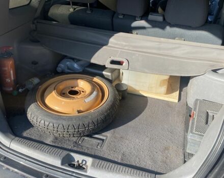 Серый Киа Каренс, объемом двигателя 1.6 л и пробегом 231 тыс. км за 3000 $, фото 10 на Automoto.ua