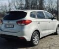 Серый Киа Каренс, объемом двигателя 2 л и пробегом 224 тыс. км за 13500 $, фото 4 на Automoto.ua