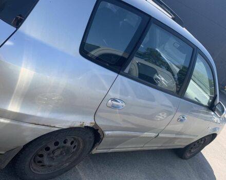 Серый Киа Каренс, объемом двигателя 2 л и пробегом 250 тыс. км за 834 $, фото 4 на Automoto.ua