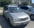 Сірий Кіа Каренс, об'ємом двигуна 2 л та пробігом 250 тис. км за 1950 $, фото 8 на Automoto.ua