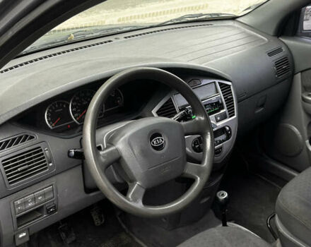 Сірий Кіа Каренс, об'ємом двигуна 1.8 л та пробігом 300 тис. км за 2600 $, фото 2 на Automoto.ua