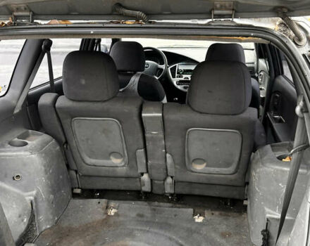 Сірий Кіа Каренс, об'ємом двигуна 1.8 л та пробігом 300 тис. км за 2600 $, фото 3 на Automoto.ua