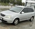Серый Киа Каренс, объемом двигателя 2 л и пробегом 200 тыс. км за 3500 $, фото 1 на Automoto.ua