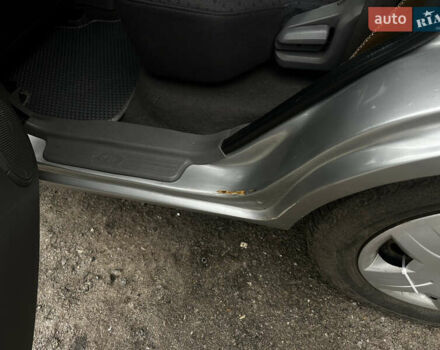 Сірий Кіа Каренс, об'ємом двигуна 1.8 л та пробігом 207 тис. км за 4990 $, фото 15 на Automoto.ua