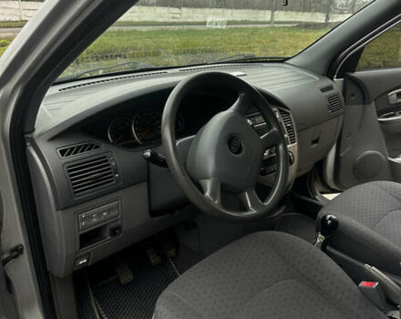 Сірий Кіа Каренс, об'ємом двигуна 1.8 л та пробігом 207 тис. км за 4990 $, фото 6 на Automoto.ua