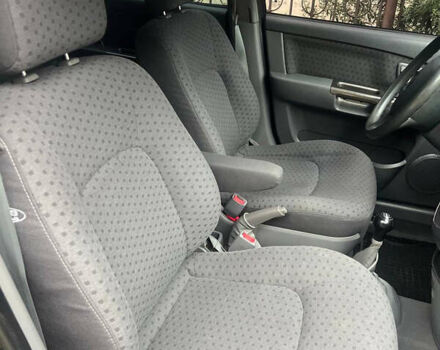 Киа Каренс 2005 в Тернополе на Automoto.ua Серый Киа Каренс, объемом двигателя 1.99 л и пробегом 139 тыс. км за 4500 $, фото 13 на Automoto.ua