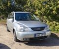 Сірий Кіа Каренс, об'ємом двигуна 0 л та пробігом 200 тис. км за 1606 $, фото 1 на Automoto.ua